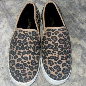 Magellan Outdoors Cheetah Shoes / Size 7